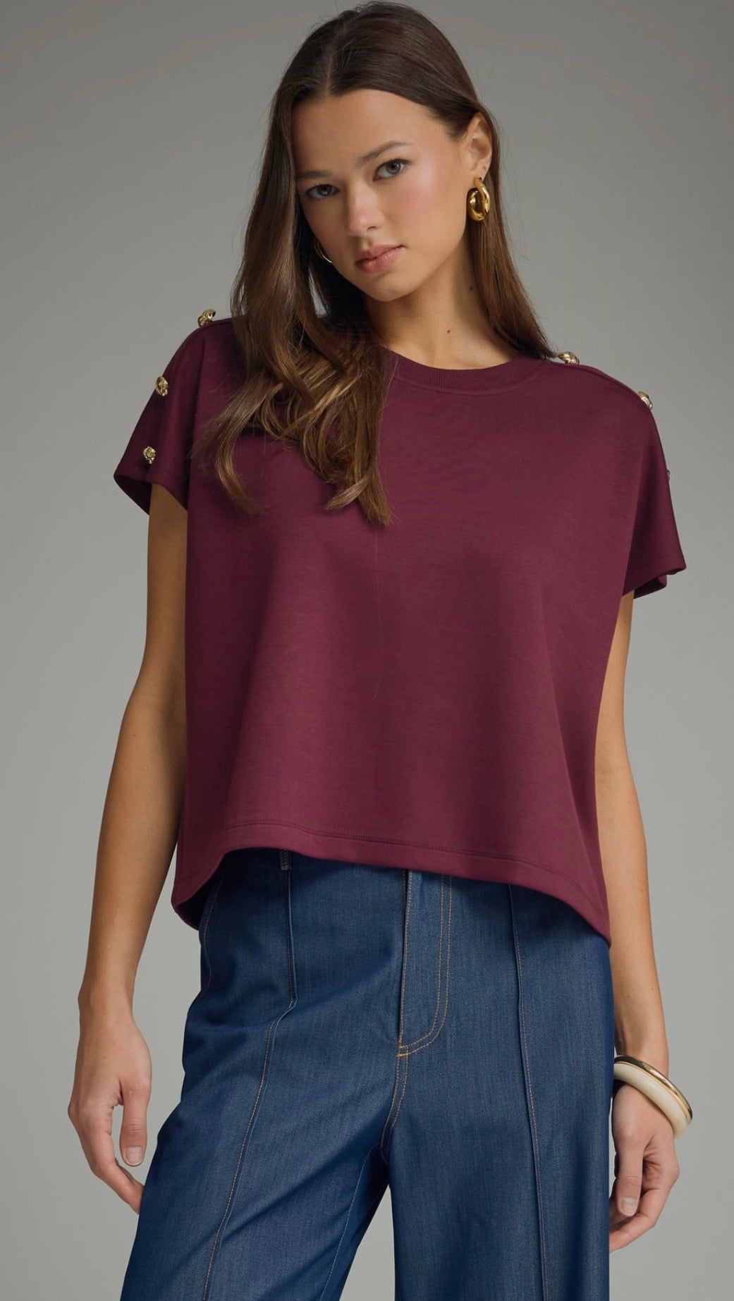 Entro Wine Top Gold Button Detail