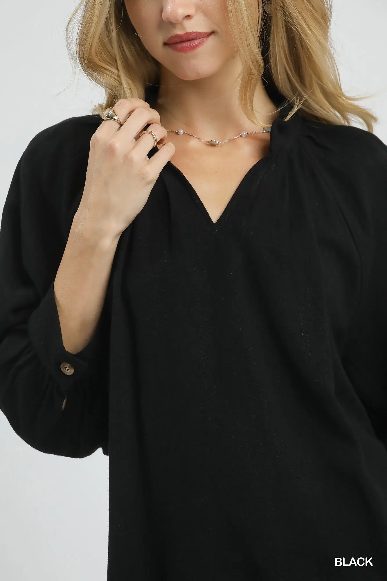 LINEN BLEND SCALLOP HEM BLOUSE
