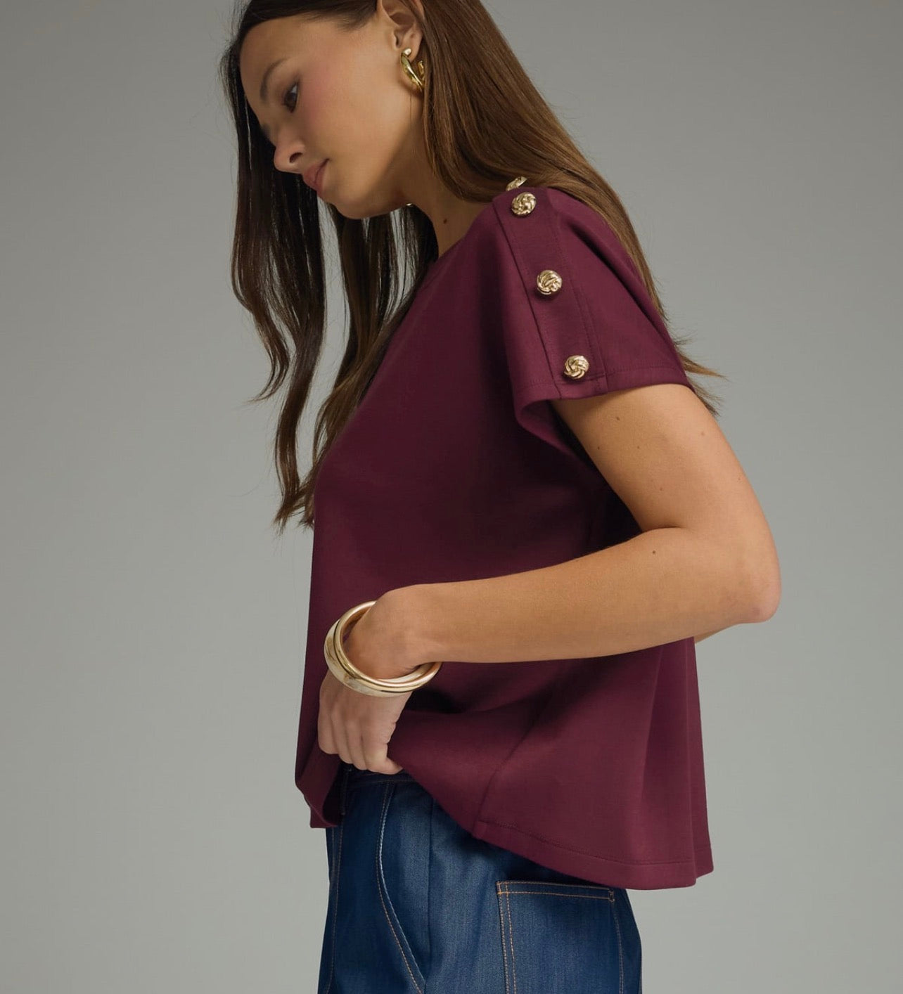 Entro Wine Top Gold Button Detail