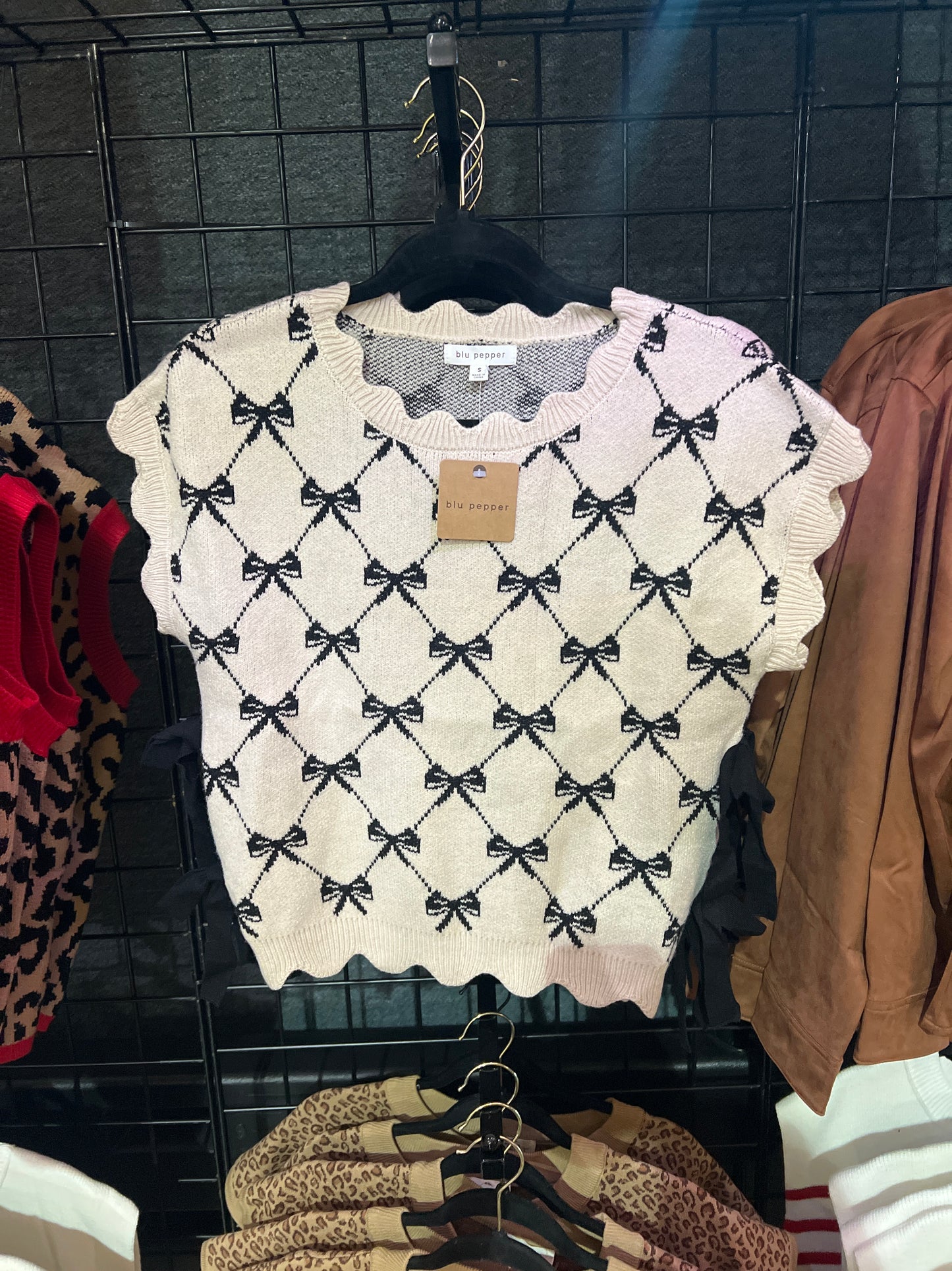 Scallop Bow Top